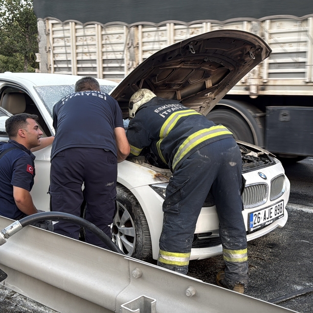 Sanayiden 10 dakika önce aldığı otomobili yandı
İhsan Boztoprak:
"Ben yanma...