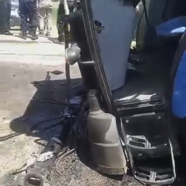 Muş'ta yolcu treninin çarptığı traktör ikiye ayrıldı