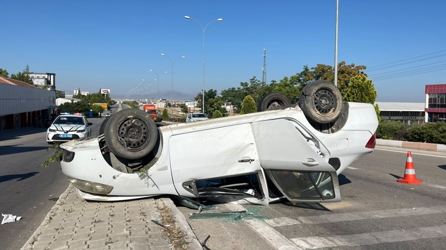 Karaman'da otomobilin takla attığı kazada 5 kişi yaralandı