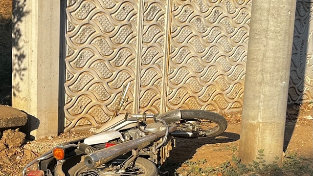Manisa'da elektrik direğine çarpan motosikletin sürücüsü öldü