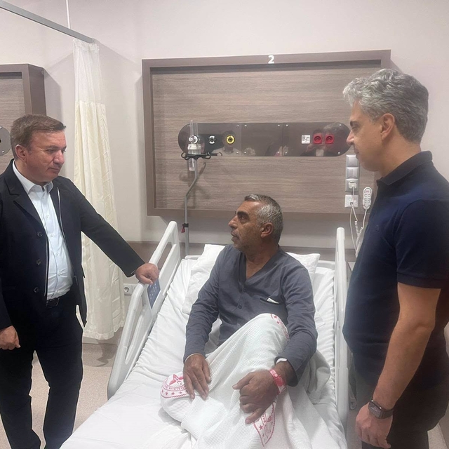Vali Aydoğdu'dan Kargın Belediye Başkanı Güneş'e geçmiş olsun ziyareti