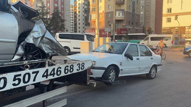 2.77 promil alkollü yakalanan aday sürücünün ehliyeti daimi iptal edildi
Kayseri'de alkollü aday sürücü ekiplere zor anlar yaşattı, otomobilin çekileceğini anlayınca direndi