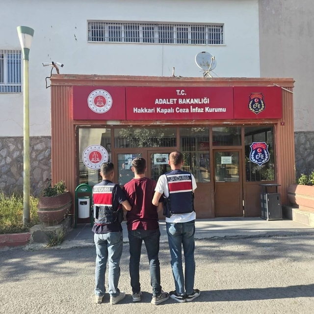 Hakkari'de aranan 4 hükümlü JASAT operasyonuyla yakalandı