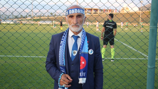 Stat kapısında maça alınmayınca kalp krizi geçiren Erdem dedenin Erzurumspor sevgisi bitmedi
Tribünlerin simgesi Erdem Alan, 46 yıldır mavi-beyaz renklere gönül veriyor