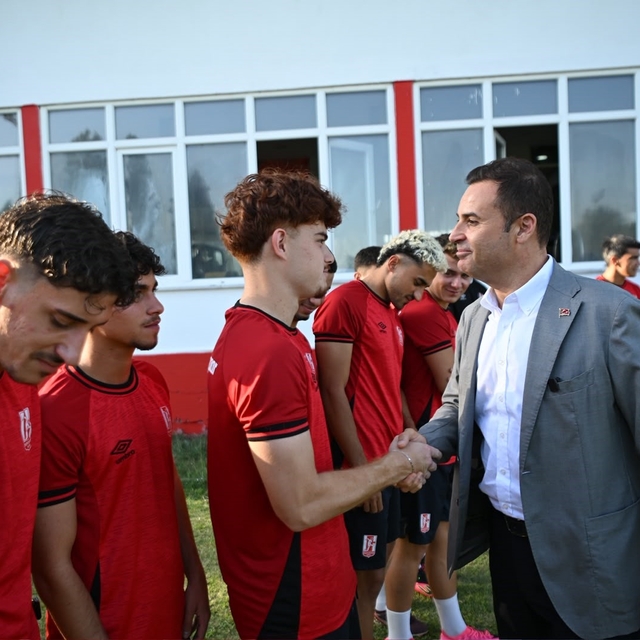 Başkan Akın'dan Balıkesirspor'a sezon öncesi moral ziyareti
Akın: "Balıkesi...