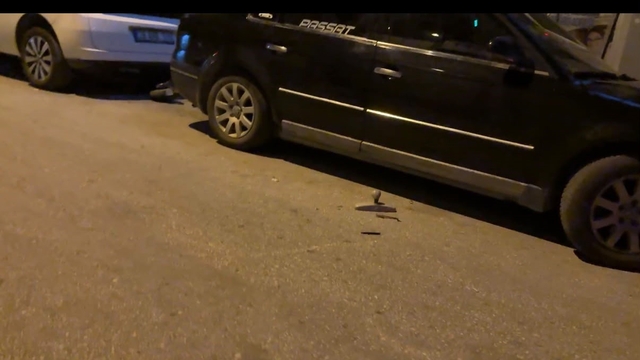 Kavga eden grup polisi görünce dağıldı, geriye kol saati ve kapı kolu kaldı