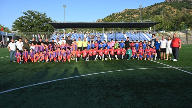 Isparta'da minik kramponlar sahaya çıktı