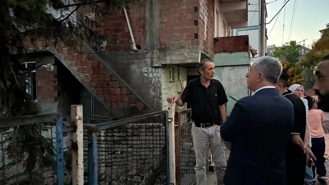 Başkan Ömeroğlu yangın mağduru aileyi yalnız bırakmadı
