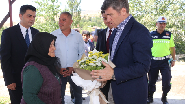 Amasya Valisi Önder Bakan'dan Kıbrıs şehidinin ailesine ziyaret