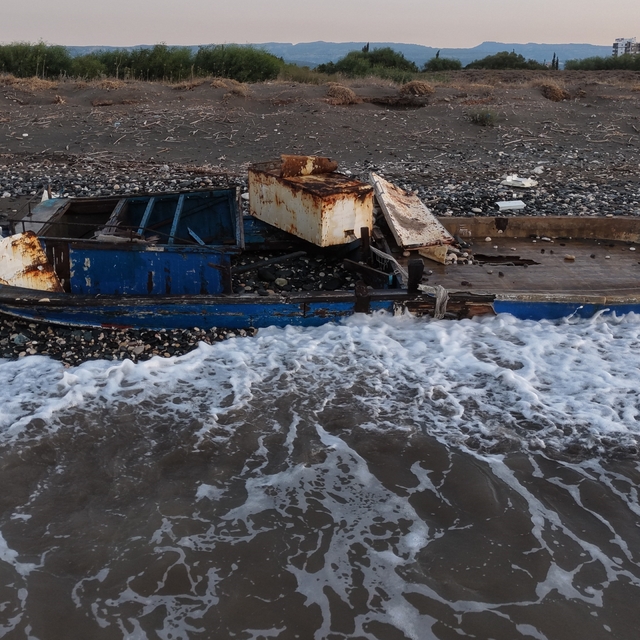 Caretta cerattaların yuvalama alanındaki kıyıya batık tekne vurdu
Doğu Akde...