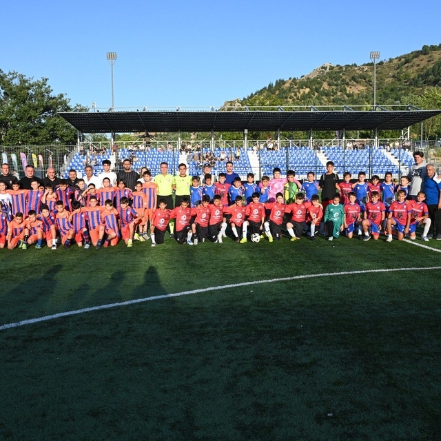 Isparta'da minik kramponlar sahaya çıktı