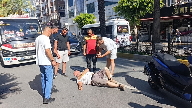 Duran araçları son anda fark ettiler, frene basınca devrilerek sürüklendiler
Yaya geçidinde 1 saat arayla iki kaza