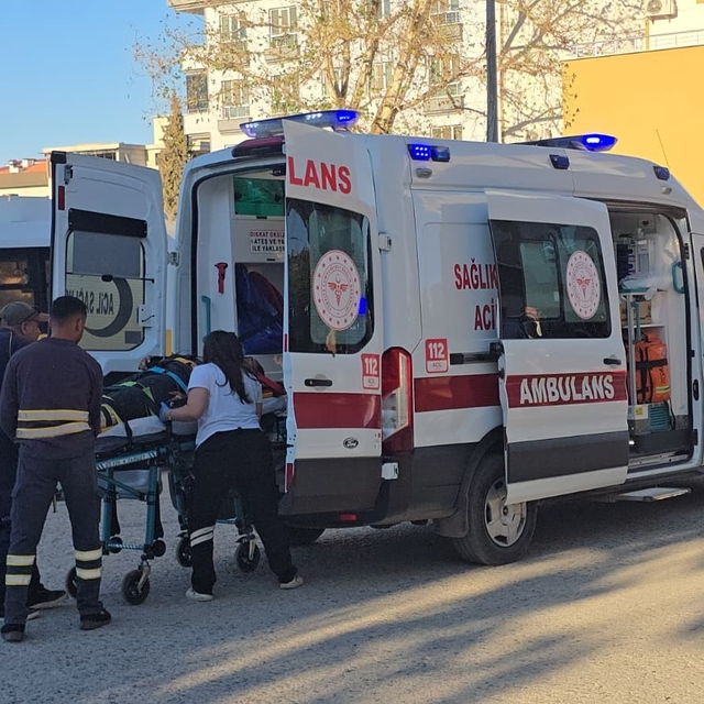 Gaziantep'te hafif ticari araç ile çarpışan motosikletli yaralandı