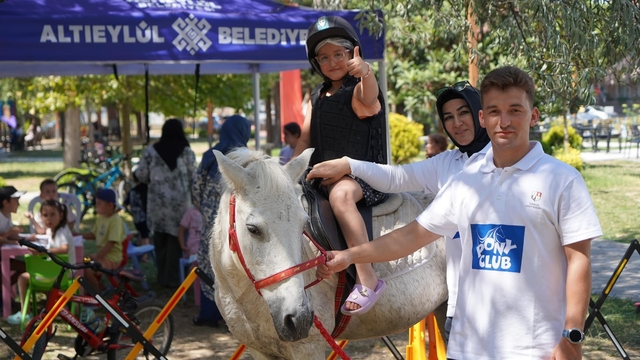 Altıeylül'de minikler midilli atlarla tanıştı
Altıeylül'de minikler unutulmaz bir gün yaşadı