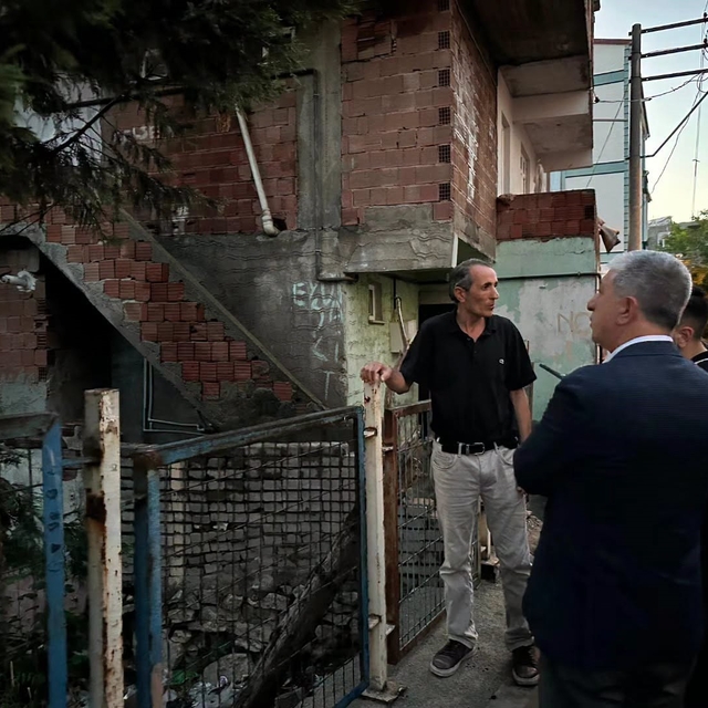 Başkan Ömeroğlu yangın mağduru aileyi yalnız bırakmadı