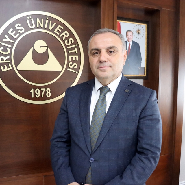 Üniversite tercihi yapacak öğrencilere 'öne çıkan meslekleri tercih edin' ö...