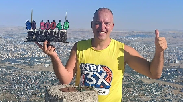 Aksoyak'tan 500. zirve tırmanışında üçlü kutlama
