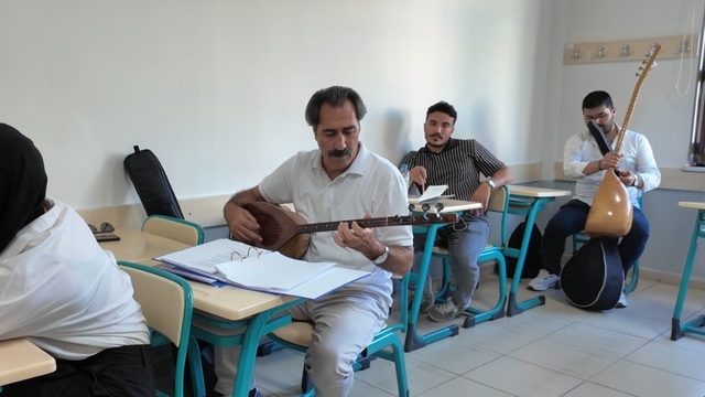 KAYMEK Şiir Atölyesi Kursu'nda gelenekten geleceğe sazlı sözlü yolculuk