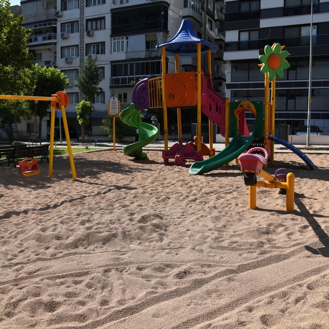 Çocuk parklarında zeytin çekirdeği dönemi