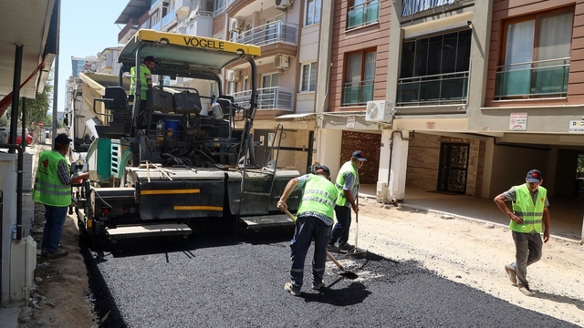 Efeler Belediyesi'nden Albayrak Caddesi'nde asfalt mesaisi