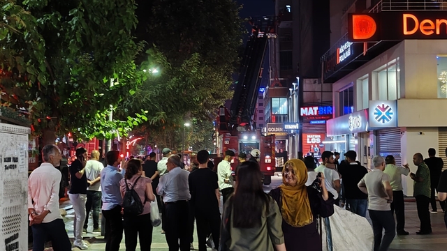 Batman'da plazada çıkan yangın korkuttu