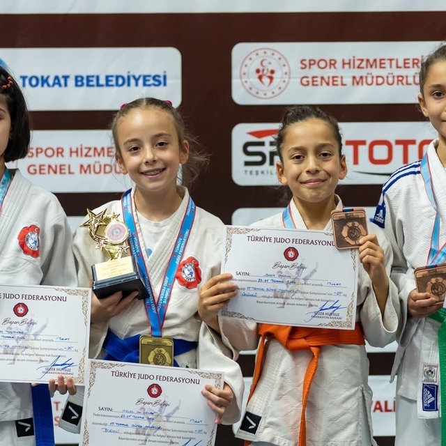 Yunusemre'nin minik judocuları Türkiye'yi salladı