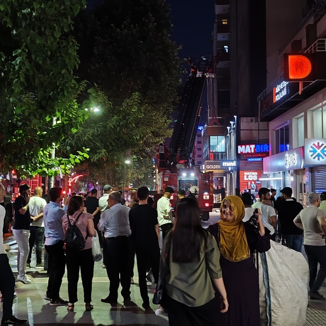 Batman'da plazada çıkan yangın korkuttu