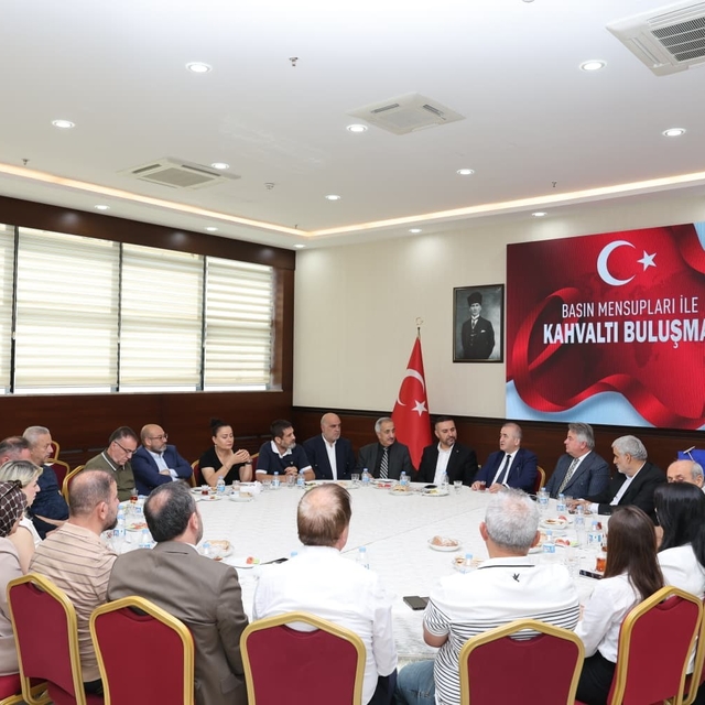 Vali Hatipoğlu gazetecilerle bir araya geldi