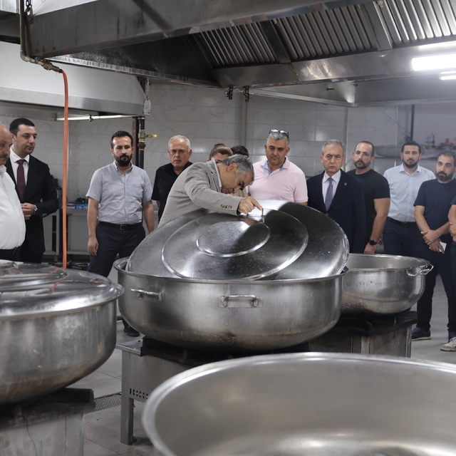 ADÜ Rektörü Kent, merkez yemekhanesinde incelemelerde bulundu