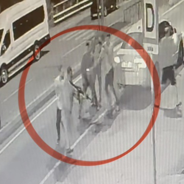 Sokak ortasında pompalı tüfekli dehşetin güvenlik kamerası görüntüsü ortaya...