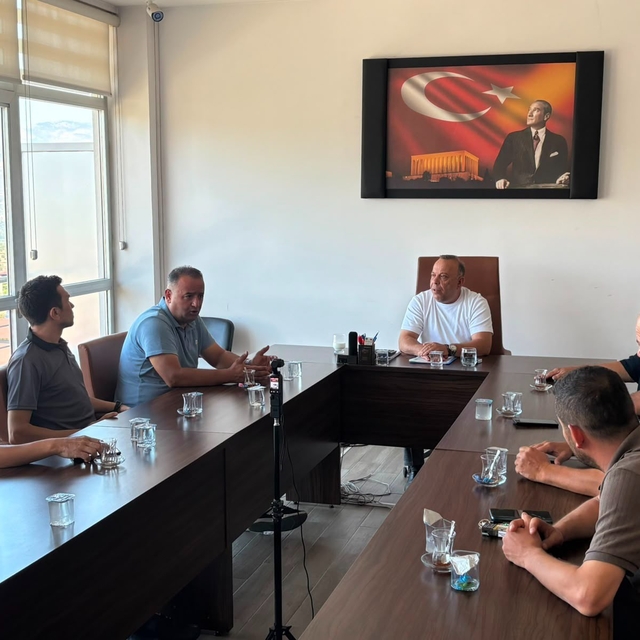 Başkan Özel, merkez mahalle muhtarlarının taleplerini dinledi