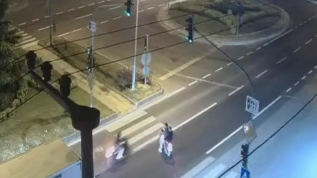 Motosikletlerin çarpışma anı kameralara yansıdı