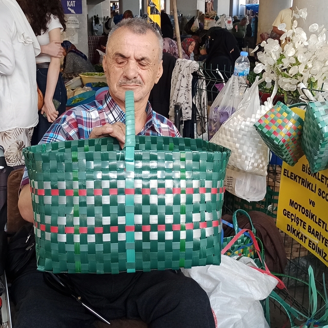 Madende geçirdiği iş kazası nedeniyle engelli kalan vatandaşın azmi örnek o...