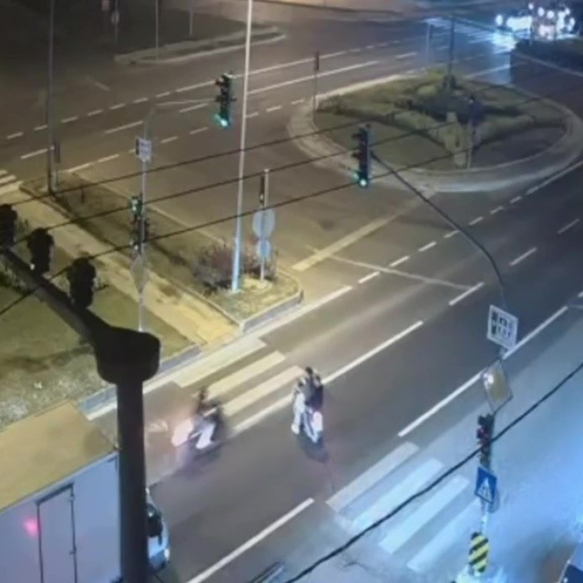 Motosikletlerin çarpışma anı kameralara yansıdı