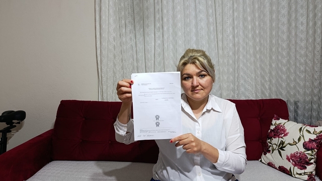 Anket için ismini verdi, maaşına haciz konuldu
Adına düzenlenen sahte senetle icralık olan kadın, başlattığı hukuk mücadelesini kazandı
