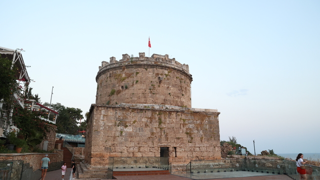 Antalya'da tarihi Hıdırlık Kulesi, arkeolojik kazı çalışmalarının tamamlanmasıyla ziyarete açıldı