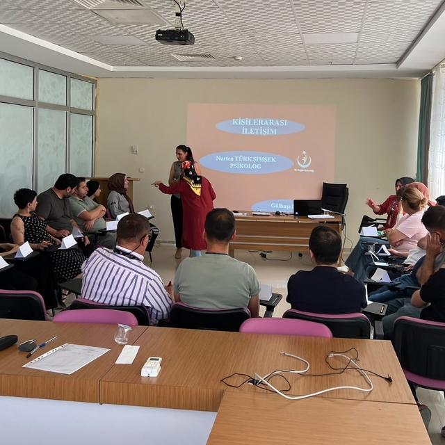 Hastane personeline "Kişiler arası iletişim" eğitimi verildi