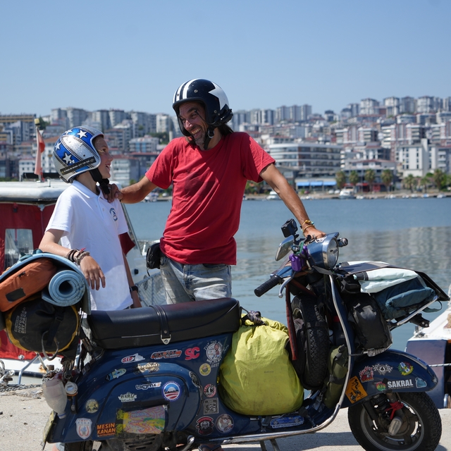 Dünyayı gezen İtalyan baba-oğul Samsun'da sıcak ilgiyle karşılandı: "Hiç un...