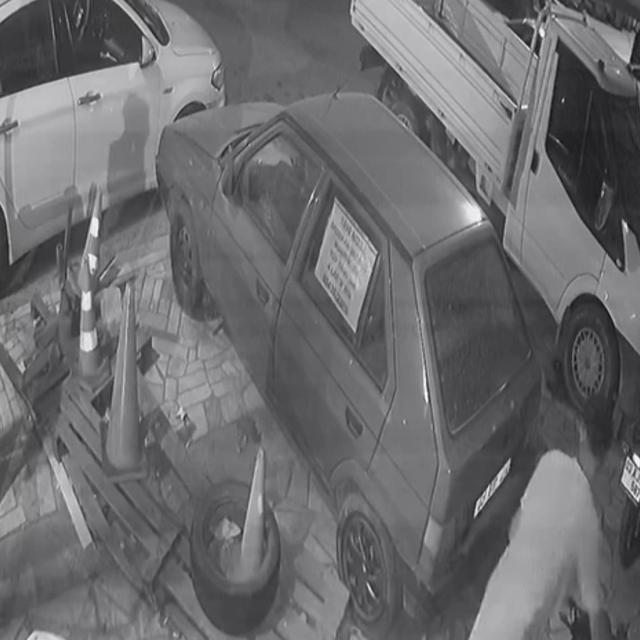 Motosiklet hırsızlığı güvenlik kamerasında
