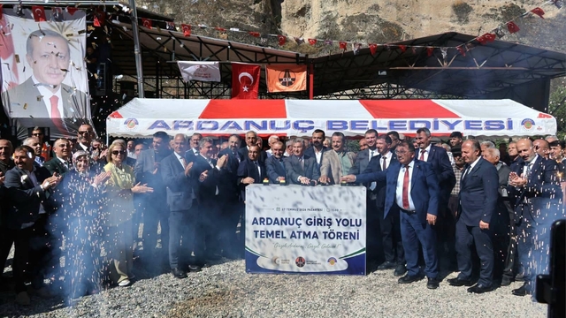 Ardanuç ilçesine 200 milyon liralık giriş yolu projesi
