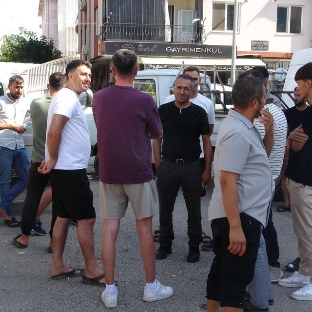 "Yerimiz daraldı" diyen pazarcı esnafı yeni pazar alanında tezgah açmadı
30...