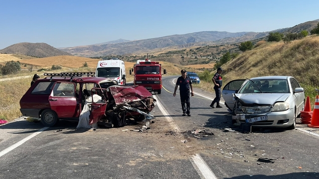 Kayseri'de iki otomobil çarpıştı, 1 kişi öldü, 6 kişi yaralandı