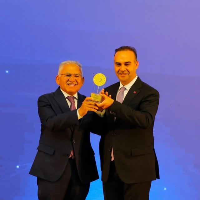 başkan Büyükkılıç, Türkiye'de ilk olan RES projesiyle Bakan Kacır'ın elinde...