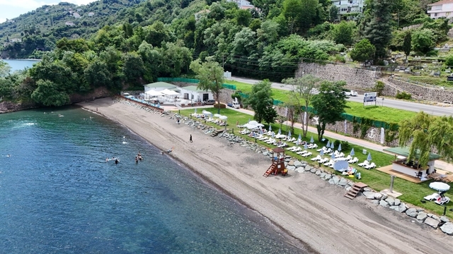 Aktaş Plajı yapılan düzenlemelerle yazın gözde plajları arasına girdi