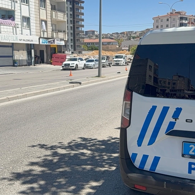 Boşanma aşamasındaki eşi tarafından silahla vurulan kadın ağır yaralandı
