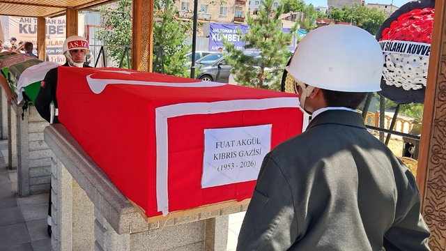 Kıbrıs Gazisi Fuat Akgül son yolculuğuna uğurlandı