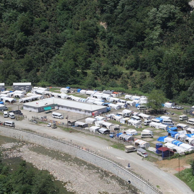 Mevsimlik tarım işçileri fındık hasadı için Ordu'da
Çadırlarını kuran işçil...