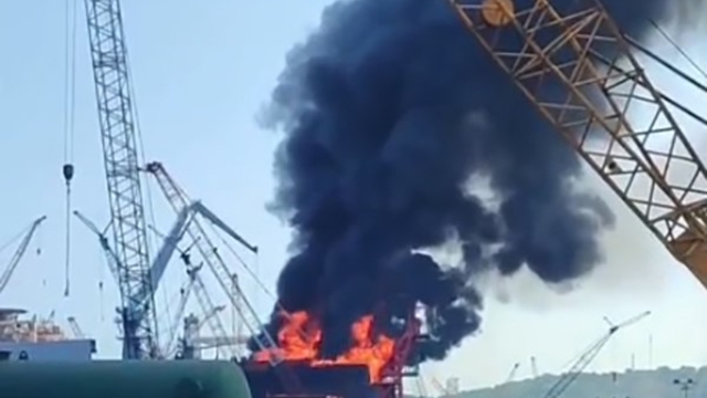 İzmir'de yakıt tankerinde korkutan yangın
