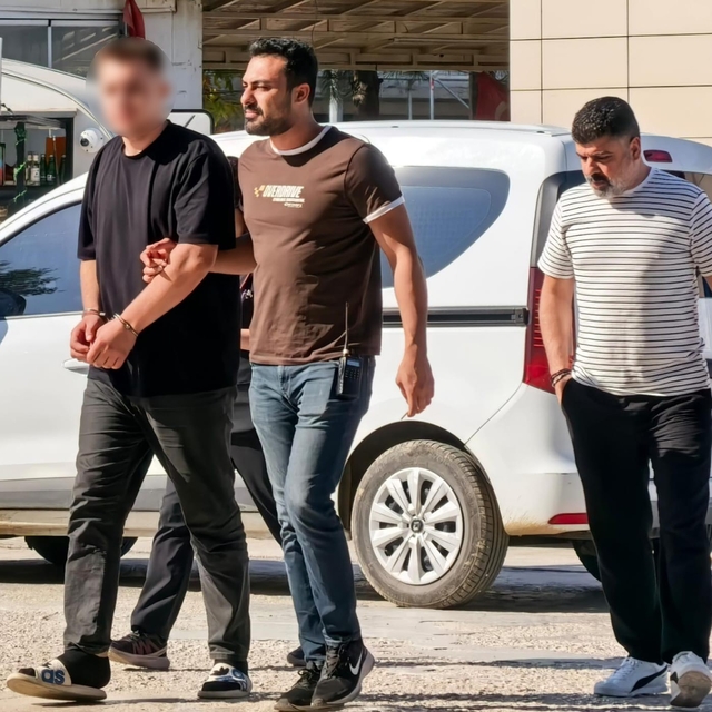 Arkadaşını silahla tehdit edip kendi borcunu ödetti