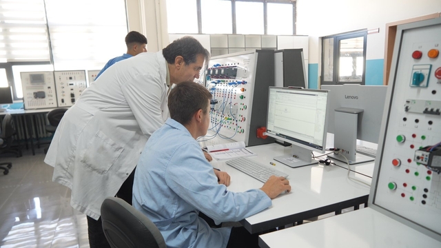 Niğde'de meslek lisesi öğrencileri hem üretiyor hem geleceğe hazırlanıyor